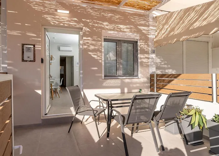 Fifika's Beachside House بلدة كوس