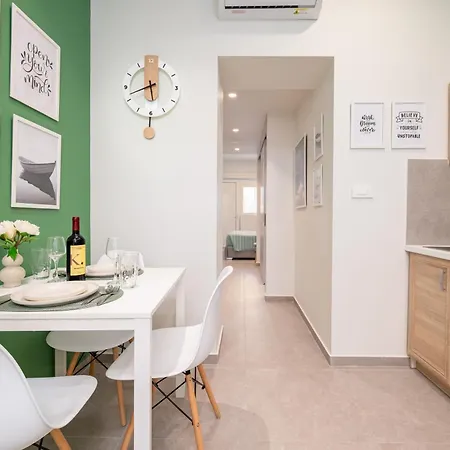 شقة Fifika's Beachside House *