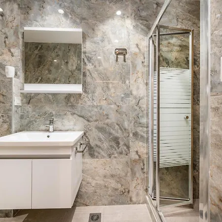 Fifika's Beachside House *