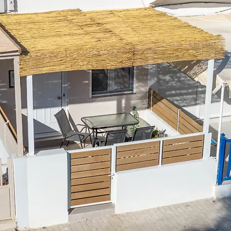 Апартаменты Fifika's Beachside House Кос