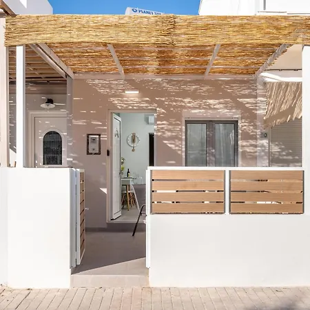 شقة Fifika's Beachside House *